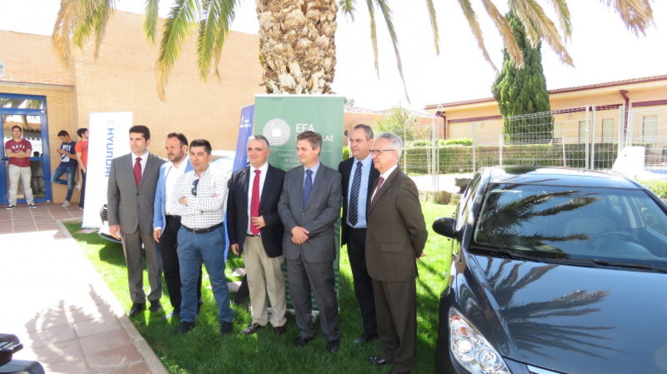 Donación de vehículo de Hyundai para EFA Moratalaz de Manzanares