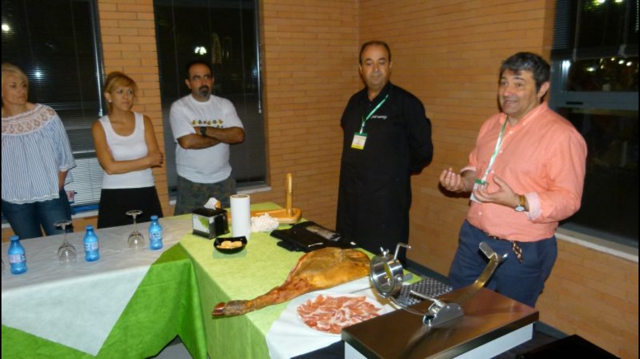 José Naranjo y Agustín Muñoz durante la primera cata de jamón