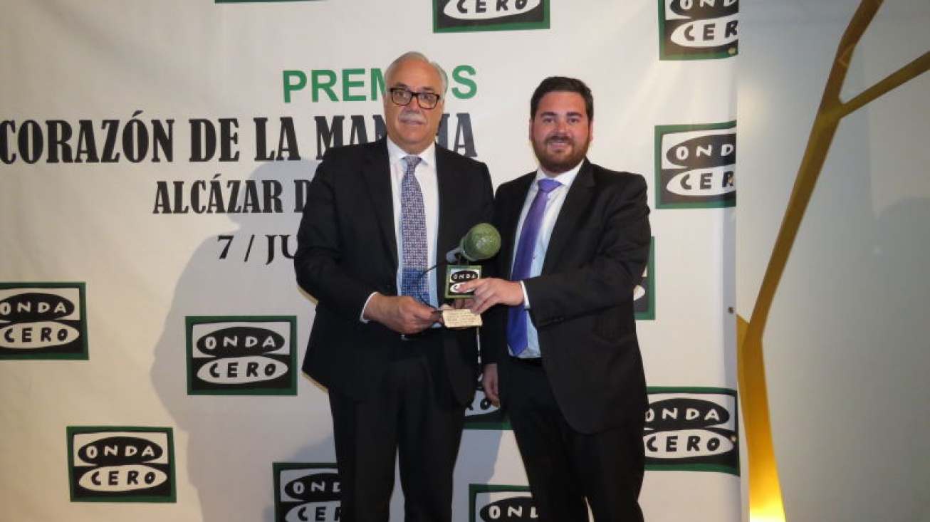 Julian Nieva y Pablo Camacho en la entrega del Premio