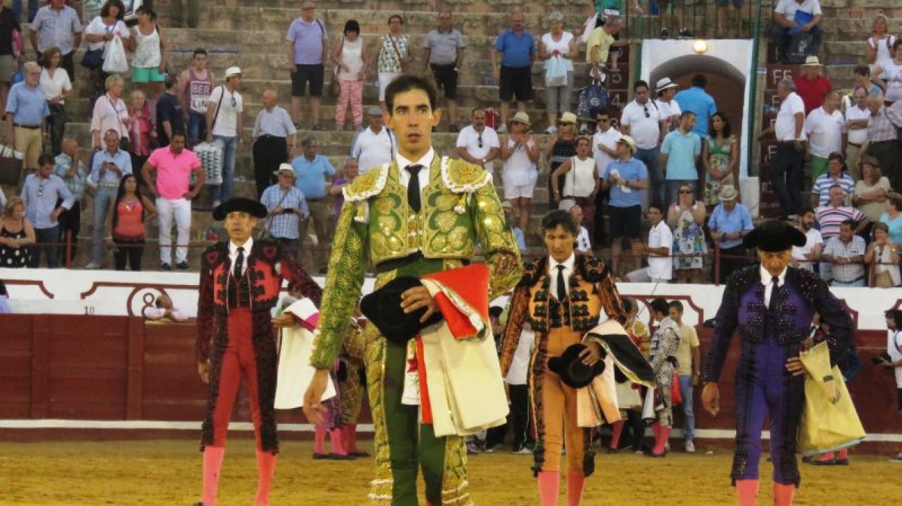 Jiménez Fortes a su salida de la plaza de Manzanares