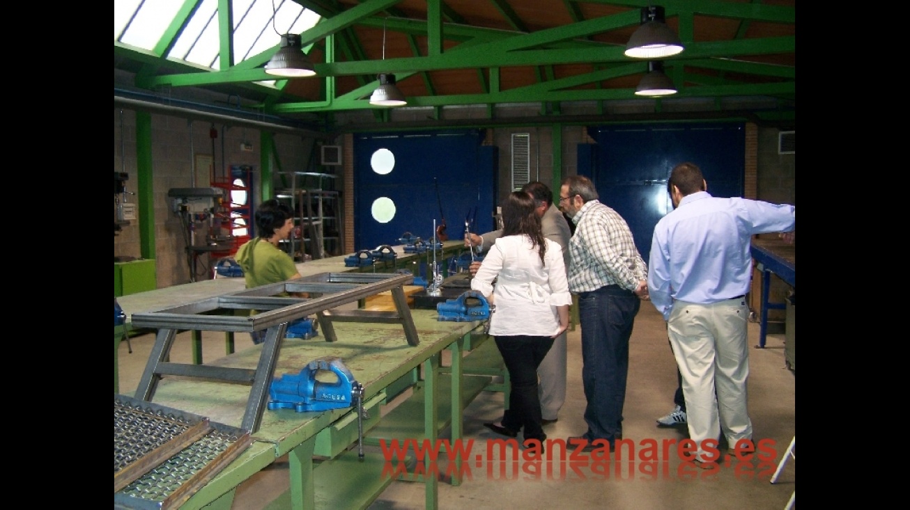 Familias visitando las instalaciones de EFA Moratalaz en la Jornada de puertas abiertas