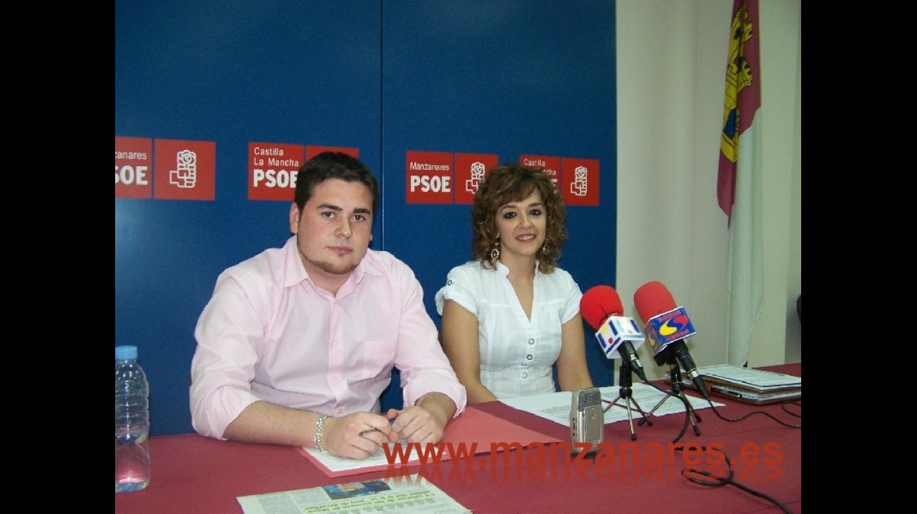 Beatriz Labián y Pablo Camacho en su comparecencia con la prensa