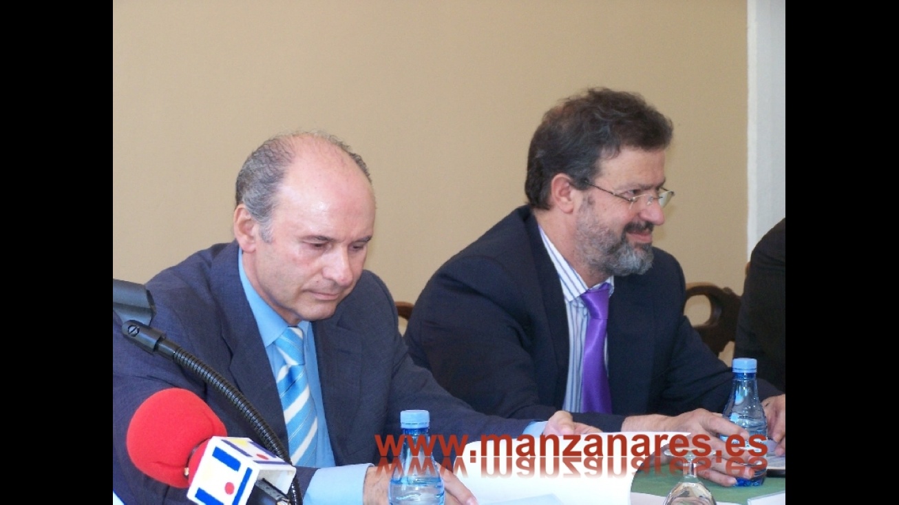 Nemesio de Lara estuvo acompañado del Alcalde de Manzanares, Miguel Ángel Pozas