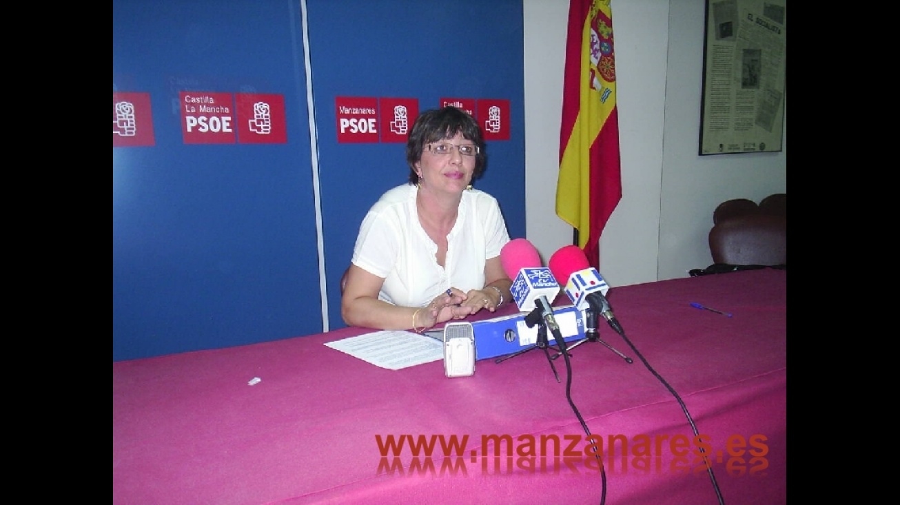 La portavoz del PSOE de Manzanares, en rueda de prensa