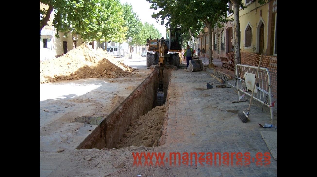 Obras de mejora de la red de saneamiento en la calle Toledo