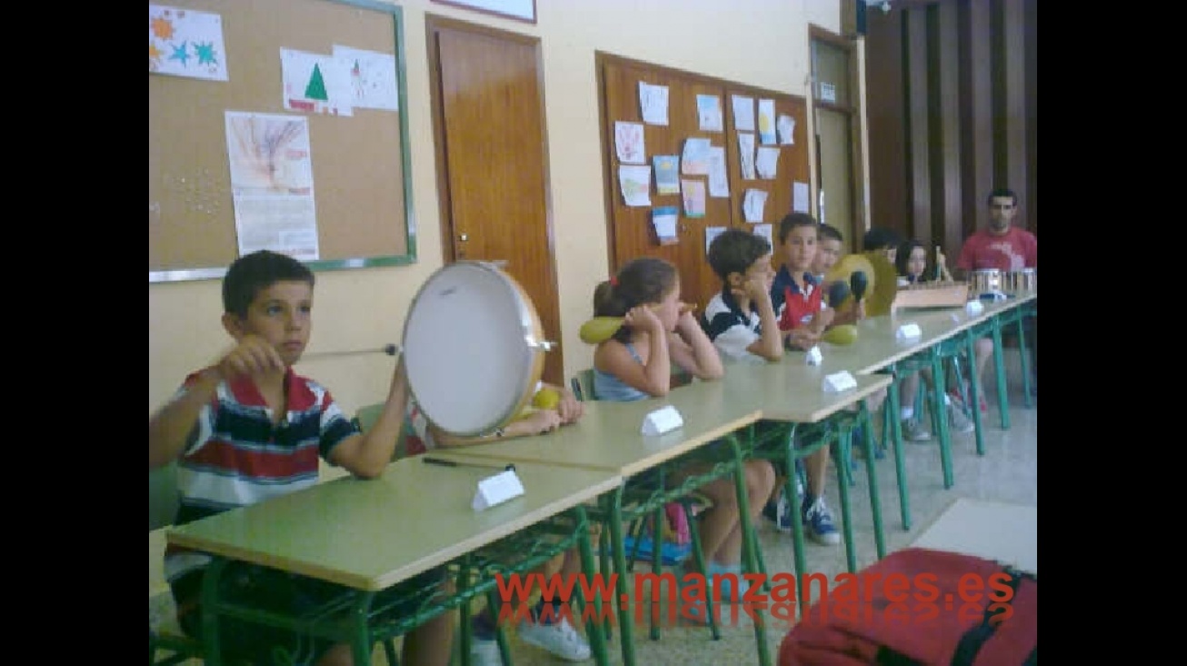 Niños participando en las actividades