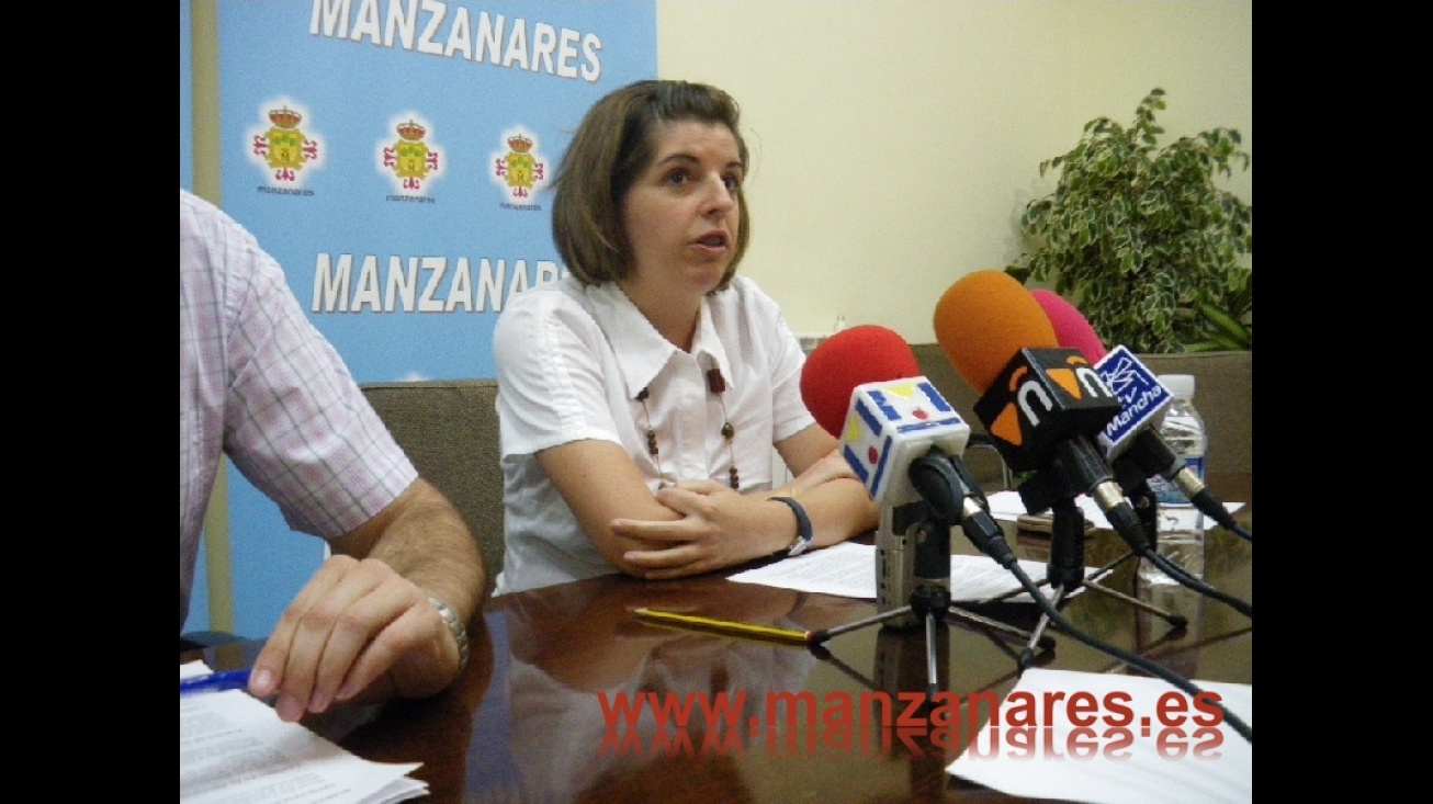 Beatriz Torres presenta el programa de fiestas