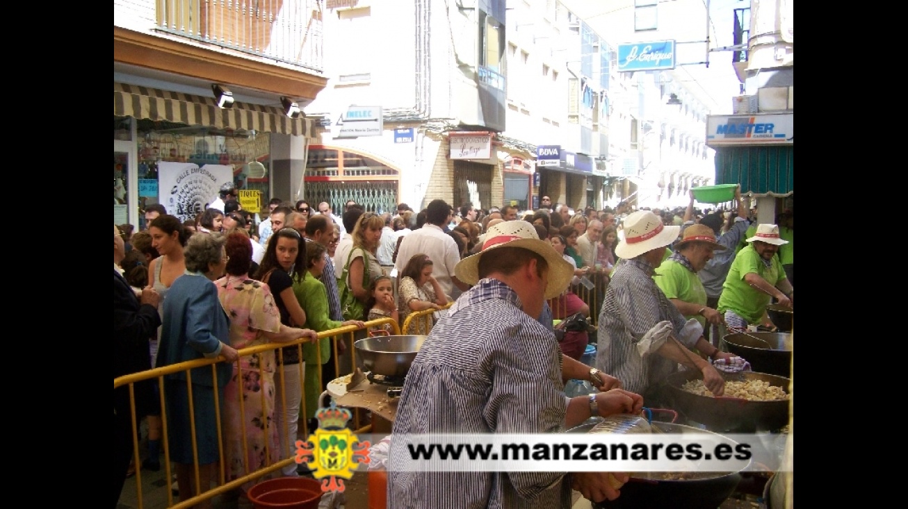 Las migas populares se celebran en la Calle Empedrada