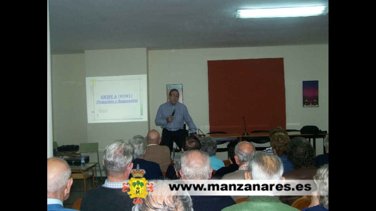 Asistentes a la charla sobre gripe A