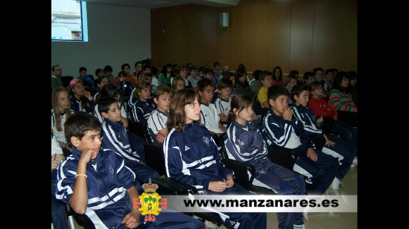 Kiko Da Silva con los escolares de Manzanares