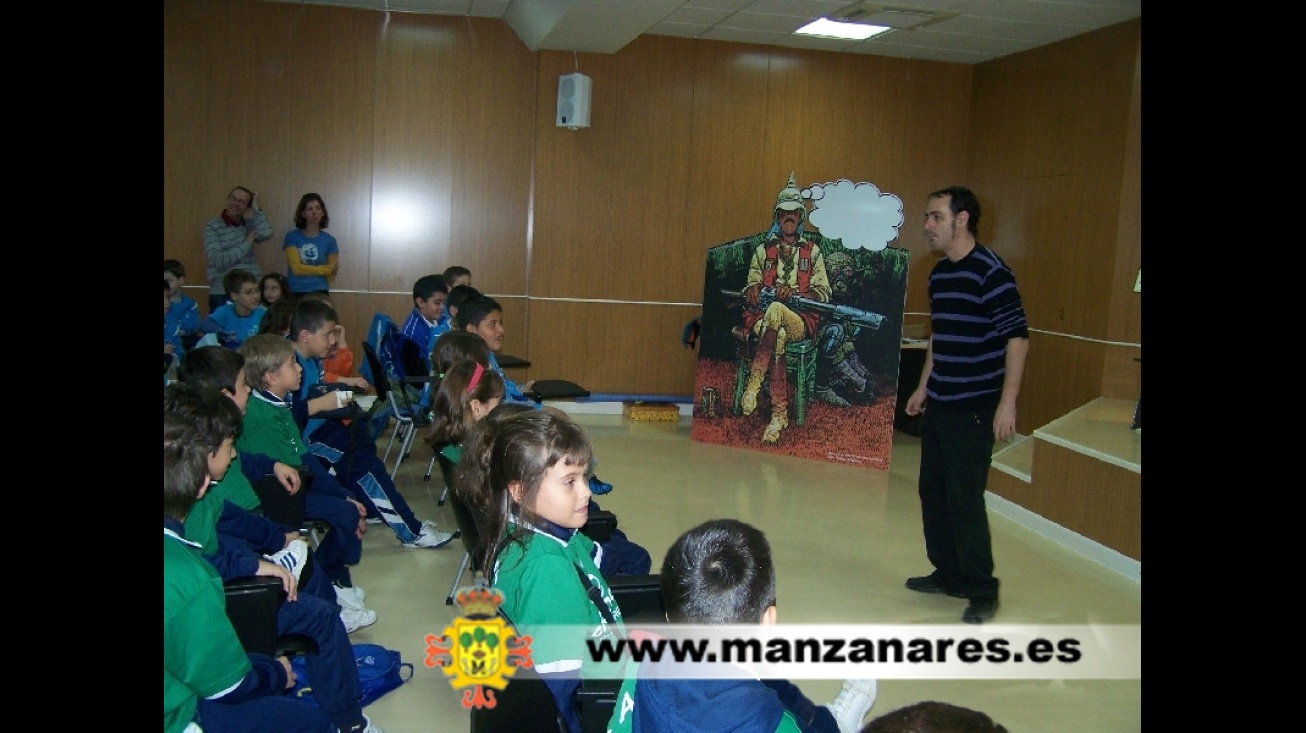 Pablo Albo durante el encuentro con escolares